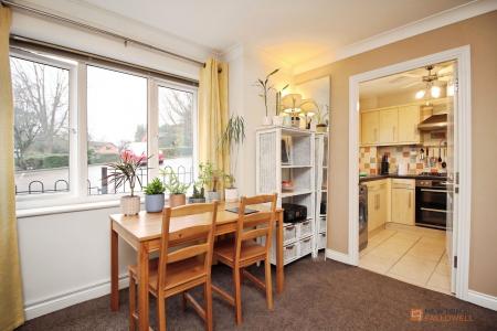 2 bedroom Flat for sale in Peggs Close, Earl Shilton, LE9