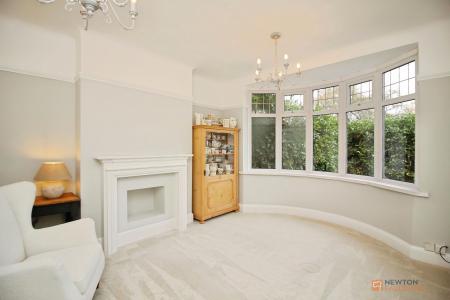 4 bedroom Semi-detached house for sale in Hinckley Road, Leicester, LE3
