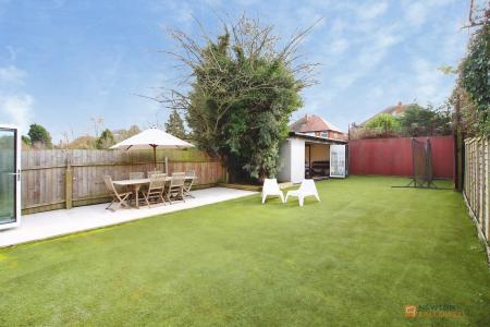4 bedroom Semi-detached house for sale in Hinckley Road, Leicester, LE3