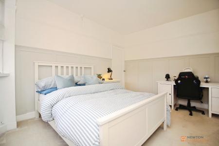 4 bedroom Semi-detached house for sale in Hinckley Road, Leicester, LE3