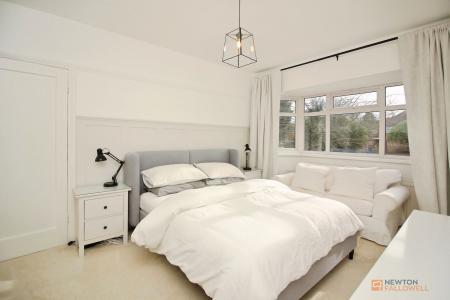 4 bedroom Semi-detached house for sale in Hinckley Road, Leicester, LE3