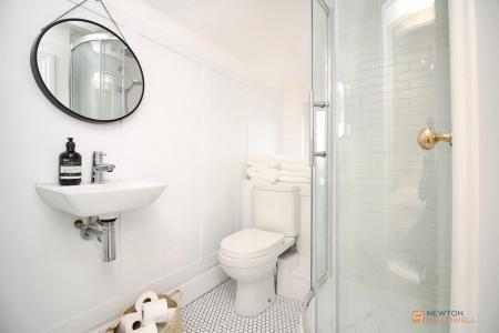 4 bedroom Semi-detached house for sale in Hinckley Road, Leicester, LE3