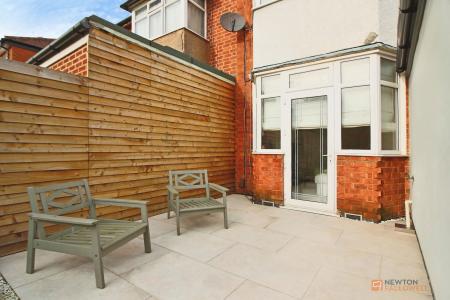 4 bedroom Semi-detached house for sale in Hinckley Road, Leicester, LE3