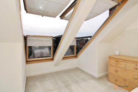4 bedroom Semi-detached house for sale in Hinckley Road, Leicester, LE3