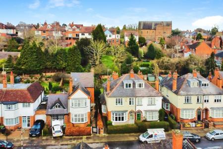 4 bedroom Semi-detached house for sale in Mellor Road, Leicester, LE3