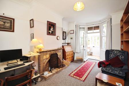 4 bedroom Semi-detached house for sale in Mellor Road, Leicester, LE3