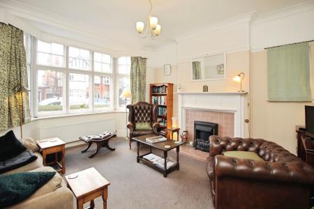 4 bedroom Semi-detached house for sale in Mellor Road, Leicester, LE3
