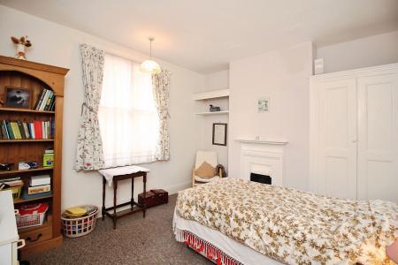 4 bedroom Semi-detached house for sale in Mellor Road, Leicester, LE3