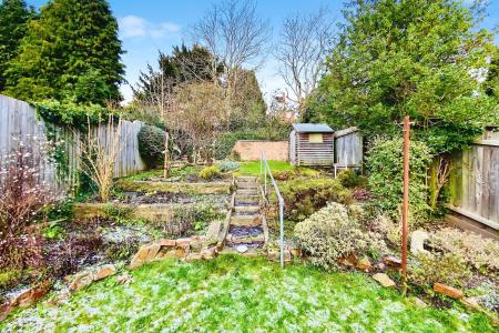 4 bedroom Semi-detached house for sale in Mellor Road, Leicester, LE3