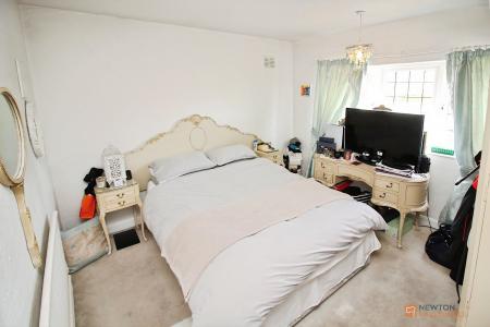 3 bedroom Detached house for sale in Narborough Road South, Leicester, LE3