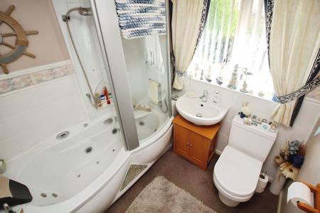 3 bedroom Detached house for sale in Guinevere Way, Leicester Forest East, LE3
