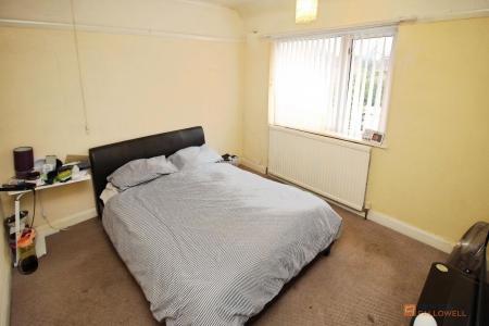 3 bedroom Semi-detached house for sale in Stratford Road, Leicester, LE3
