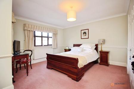 5 bedroom Detached house for sale in Station Road, Desford, LE9