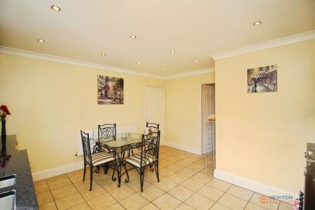 5 bedroom Detached house for sale in Station Road, Desford, LE9