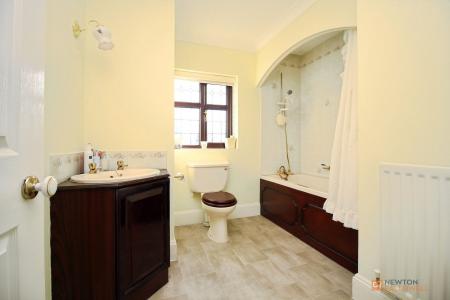 5 bedroom Detached house for sale in Station Road, Desford, LE9