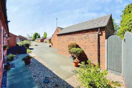 2 bedroom Semi-detached bungalow for sale in Field Gate Gardens, Glenfield, LE3