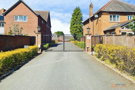 2 bedroom Semi-detached bungalow for sale in Field Gate Gardens, Glenfield, LE3