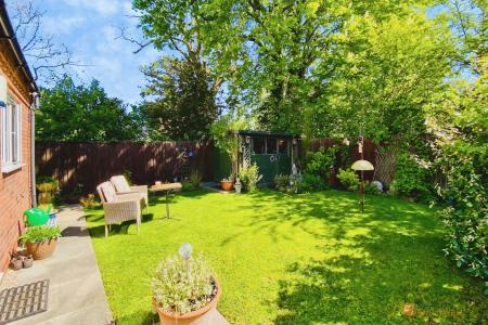 2 bedroom Semi-detached bungalow for sale in Field Gate Gardens, Glenfield, LE3