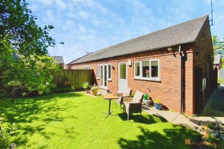 2 bedroom Semi-detached bungalow for sale in Field Gate Gardens, Glenfield, LE3