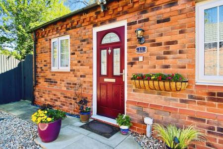 2 bedroom Semi-detached bungalow for sale in Field Gate Gardens, Glenfield, LE3