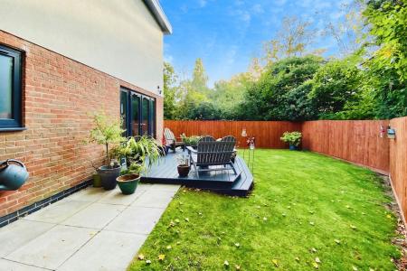 2 bedroom Detached house for sale in Barry Close, Kirby Muxloe, LE9