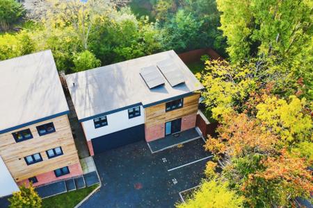 2 bedroom Detached house for sale in Barry Close, Kirby Muxloe, LE9