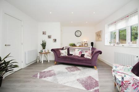2 bedroom Flat for sale in Barry Close, Kirby Muxloe, LE9