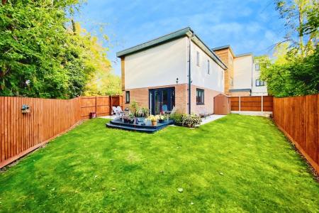 2 bedroom Detached house for sale in Barry Close, Kirby Muxloe, LE9