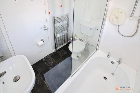 3 bedroom End of terrace house for sale in Shanklin Gardens, Leicester Forest East, LE3