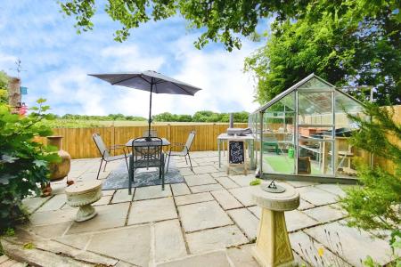 4 bedroom Detached house for sale in Arnolds Crescent, Newbold Verdon, LE9