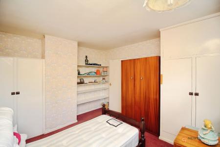 3 bedroom Semi-detached house for sale in Oakcroft Avenue, Kirby Muxloe, LE9