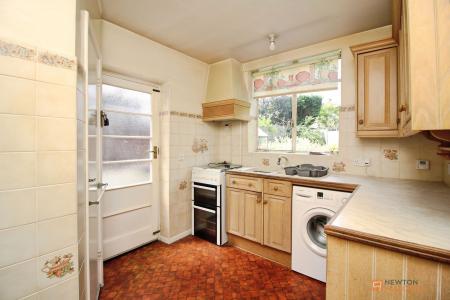 3 bedroom Semi-detached house for sale in Oakcroft Avenue, Kirby Muxloe, LE9