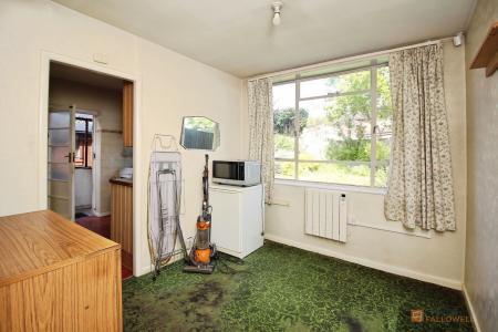 3 bedroom Semi-detached house for sale in Oakcroft Avenue, Kirby Muxloe, LE9