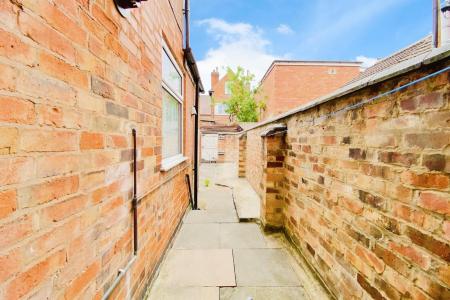 2 bedroom Terraced House for sale in Beaconsfield Road, Leicester, LE3