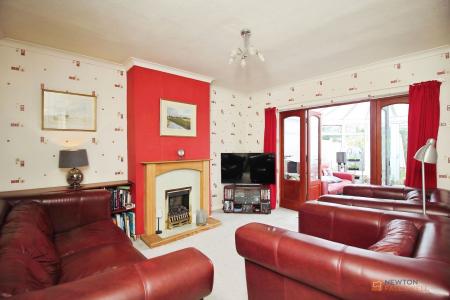 3 bedroom Semi-detached house for sale in Hinckley Road, Leicester Forest East, LE3