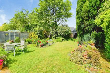 3 bedroom Semi-detached house for sale in Hinckley Road, Leicester Forest East, LE3