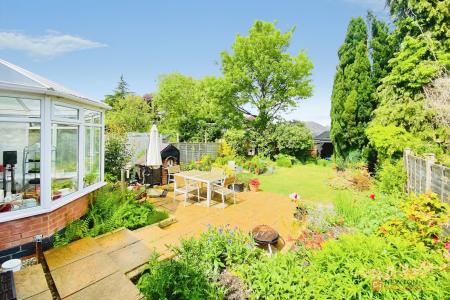 3 bedroom Semi-detached house for sale in Hinckley Road, Leicester Forest East, LE3