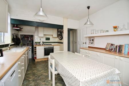 3 bedroom Semi-detached house for sale in Hinckley Road, Leicester Forest East, LE3