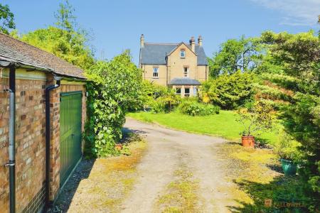 5 bedroom Detached house for sale in Kirkby Road, Barwell, LE9