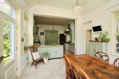 5 bedroom Detached house for sale in Kirkby Road, Barwell, LE9