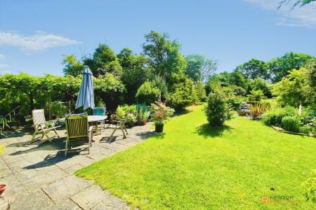 5 bedroom Detached house for sale in Kirkby Road, Barwell, LE9