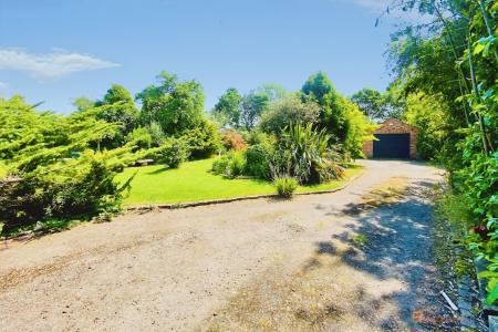 5 bedroom Detached house for sale in Kirkby Road, Barwell, LE9