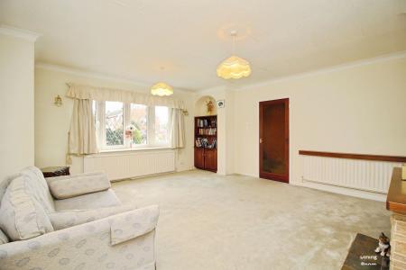 4 bedroom Detached house for sale in Arnolds Crescent, Newbold Verdon, LE9