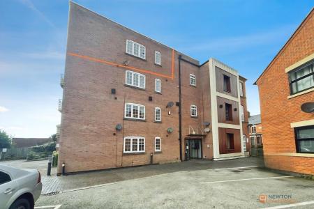 2 bedroom Flat for sale in Shilton Road, Barwell, LE9