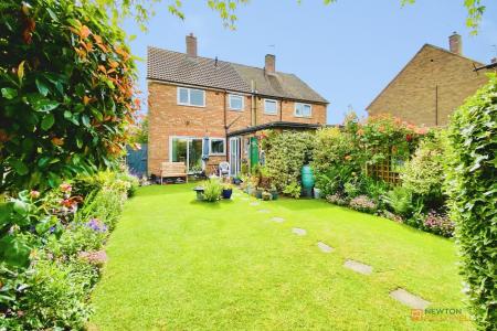 3 bedroom Semi-detached house for sale in New Parks Boulevard, Leicester, LE3