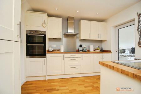 3 bedroom Semi-detached house for sale in New Parks Boulevard, Leicester, LE3
