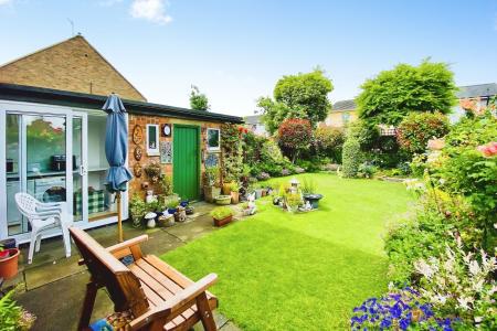 3 bedroom Semi-detached house for sale in New Parks Boulevard, Leicester, LE3