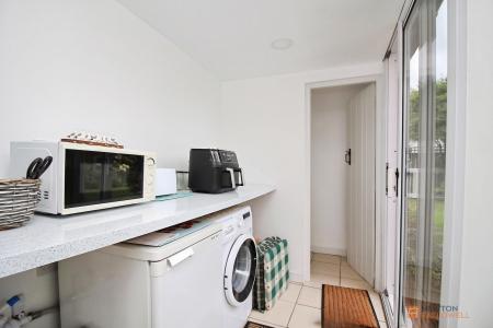 3 bedroom Semi-detached house for sale in New Parks Boulevard, Leicester, LE3