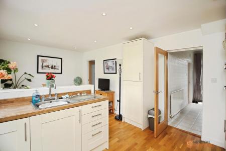 3 bedroom Semi-detached house for sale in New Parks Boulevard, Leicester, LE3