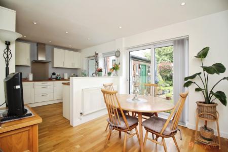 3 bedroom Semi-detached house for sale in New Parks Boulevard, Leicester, LE3